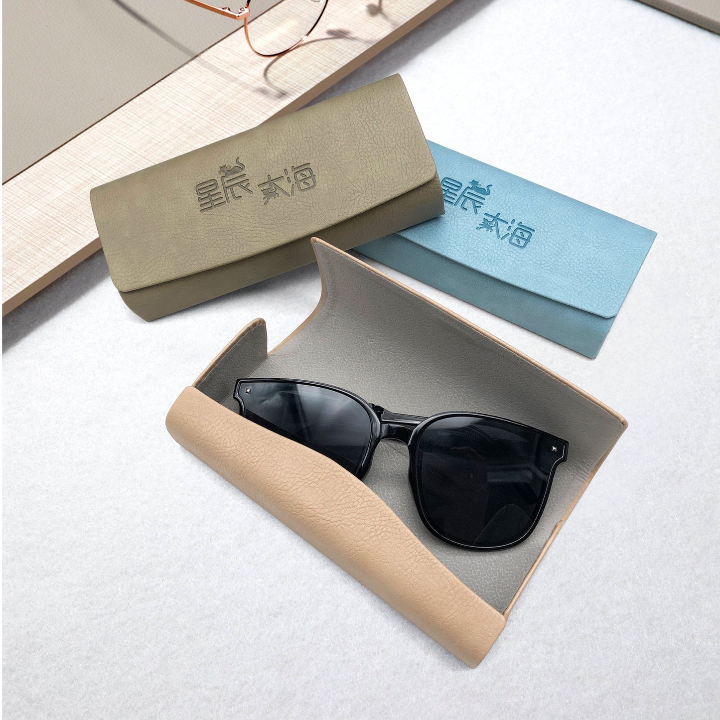 Custom Premium Envelope Glasses Case | Image 4 | WIKA Packing